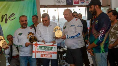 Balıkçılar birincilik için olta salladı