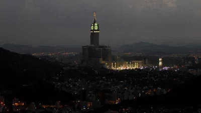 Mekke’deki Kraliyet Saat Kulesi'ne yıldırım düştü