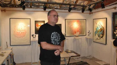 Belçika’dan gelerek ebru sanatını öğrendi, Mudurnu’da sergi açtı