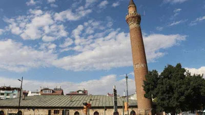 Türk ve İtalyan bilim adamları eğri minare için devrede