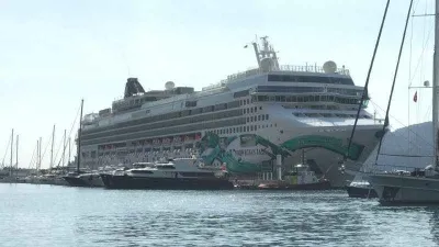 Dev yolcu gemisi İsrail’deki savaştan dolayı rotasını Marmaris’e çevirdi