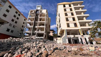 Kahramanmaraş’ta ağır hasarlı davalık binalar, yargıdan çıkacak karara göre yıkılacak