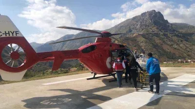 Soğuk hava nedeniyle rahatsızlanan bebek helikopterle taşındı