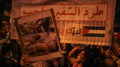 İsrail’in Gazze bombardımanı Fransa’nın Tunus Büyükelçiliği önünde protesto edildi