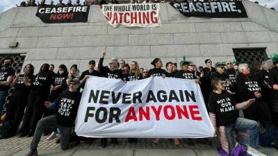 Yahudi gruptan Özgürlük Heykeli önünde Filistin’e destek eylemi