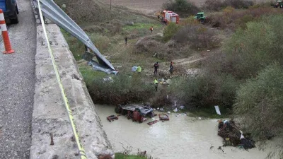 Gediz Nehri'ne uçan araçta 3 kişi hayatını kaybetti