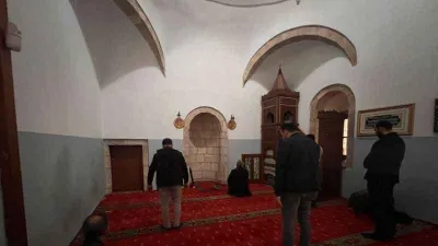 Kahramanmaraş şehir merkezinin hasar görmeyen 5 asırlık camisi