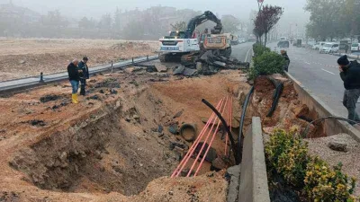 Gaziantep’te sağanak yağış nedeniyle yol çöktü