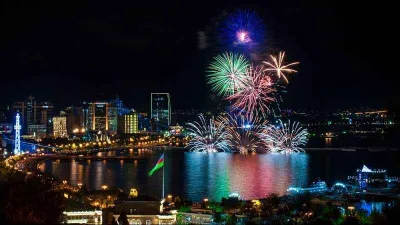 Bakü Çeşme Meydanı'nda 