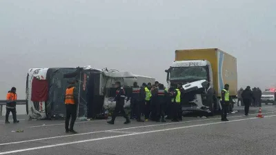 Malatya'da yolcu otobüsü devrildi: Çok sayıda ölü ve yaralı var