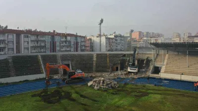 73 yıllık stadyumun yıkımına başlandı