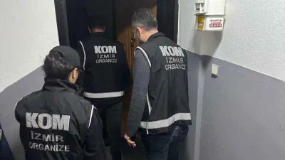 İzmir'de FETÖ operasyonu: 14 gözaltı