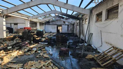 Kağıthane'de bir depoda çıkan yangında faciadan dönüldü