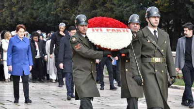 Akşener, Anıtkabir'i ziyaret etti