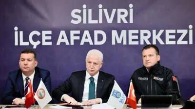 İstanbul Valisi Davut Gül, depremin ardından çalışmaları değerlendirdi