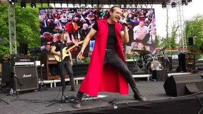 Kıraç, depremzede çocukları coşturdu