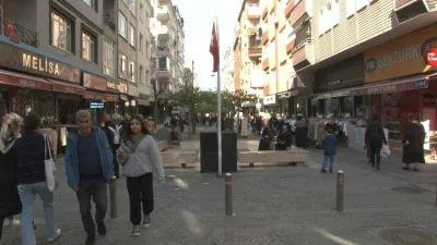 Şehit anıtına kurulan seçim standı tartışmaya neden oldu