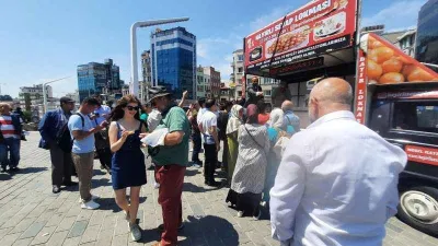 Erdoğan için Taksim’de 2 bin kişiye lokma dağıttı