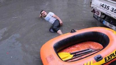 İzmir'deki su baskınlarında aynı manzara