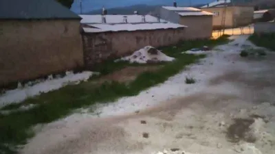 Van'ın Özalp ilçesinde dolu yağışı