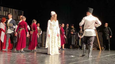 Çerkes kültürünü tiyatroyla yaşatıyorlar