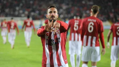 UEFA Konferans Ligi'nde en güzel gol Sivassporlu Erdoğan Yeşilyurt’tan