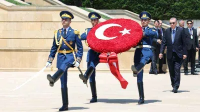 Cumhurbaşkanı Erdoğan, Bakü'de şehitliği ziyaret etti