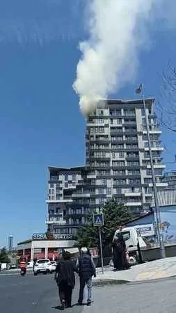Kağıthane’de rezidansta yangın: Onlarca kişi mahsur kaldı