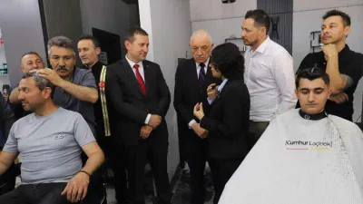 Türk berberler Paraguaylı berberleri eğitti