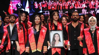 Depremde hayatını kaybeden üniversite öğrencisi Buse mezuniyet töreninde unutulmadı