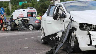 Bolu'da iki otomobil çarpıştı: 9 yaralı