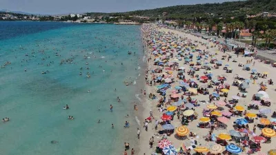 Tatilciler bayramın ikinci gününde de Çeşme’ye akın etti