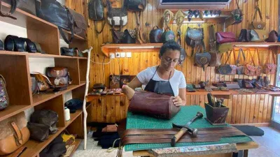 Hobi olarak başladı 19 yaşında atölyesini açtı