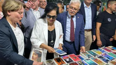 Burhaniye Kitap Fuarı'nda Türkan Şoray rüzgarı