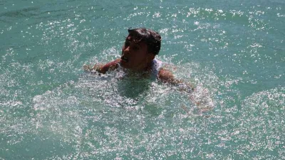 Çocukları aşırı sıcaklarda dışarı çıkarmayın