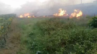 Fırtınada birbirine çarpan elektrik telleri yangın çıkarmış