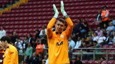 Galatasaray, Zalgiris maçı hazırlıklarını taraftara açık antrenman ile sürdürdü