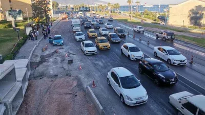İzmir’de duraklarda ve trafikte grev yoğunluğu