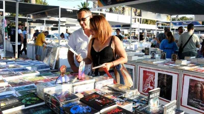 Kuşadası Kitap Fuarı kapılarını açtı