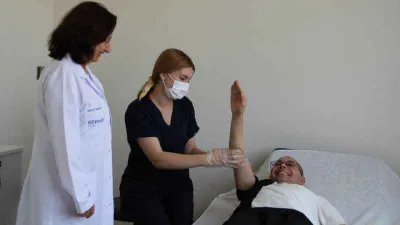 Sağ kolu felç olan adam 4 ayda sağlığına kavuştu