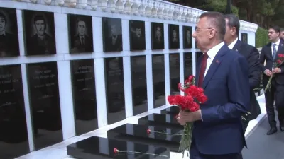 TBMM Dışişleri Komisyonu Başkanı Oktay'dan Bakü'de şehitlik ziyareti