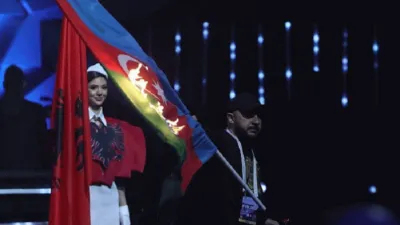 Azerbaycan bayrağı yakılmasına tepki