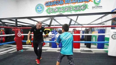 Çayırova'da çocuklar ve gençler, sporun keyfini çıkarıyor