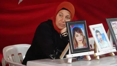 Oğlumun elindeki kalemi kırıp yerine silah verdiler