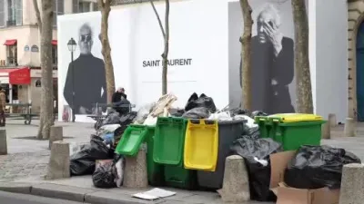 Paris sokaklarında 6 bin 600 ton çöp birikti