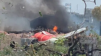 Hindistan’da 242 kişiyi taşıyan yolcu uçağı düştü