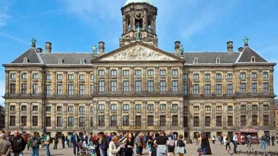 Hollanda Parlamentosu'nda bomba paniği! 