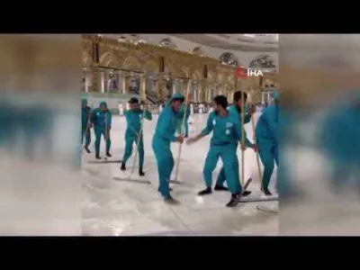 Mekke’de cadde ve sokaklar sular altında kaldı