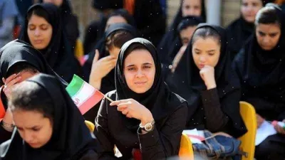 İran'da Eğitime Başörtüsü Engeli