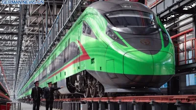 Fuxing treni, 453 kilometre hıza ulaşarak rekor kırdı